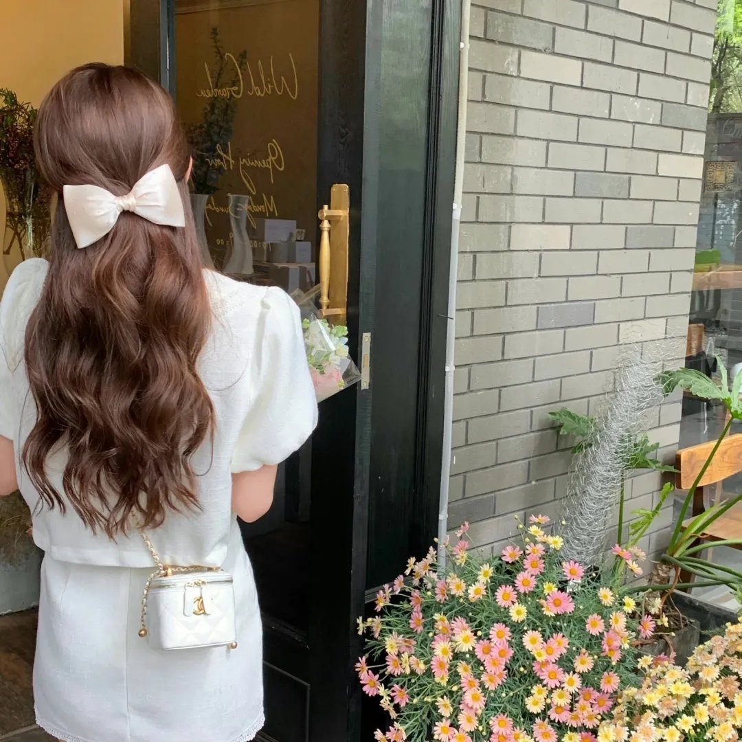 在此一群